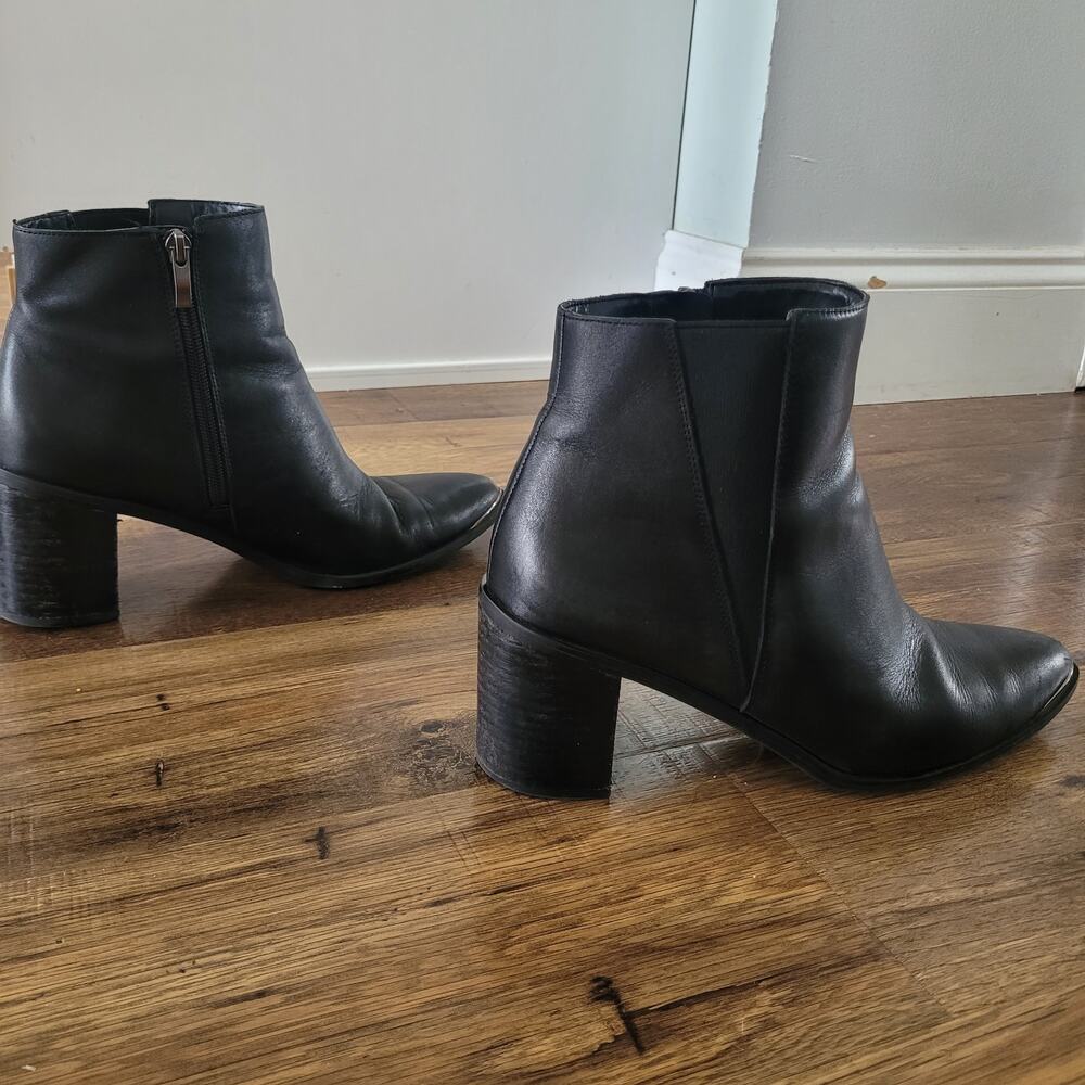 Franco Sarto Bette Women's Black Chelsea Boots Size 9.5M Ankle Booties Chic